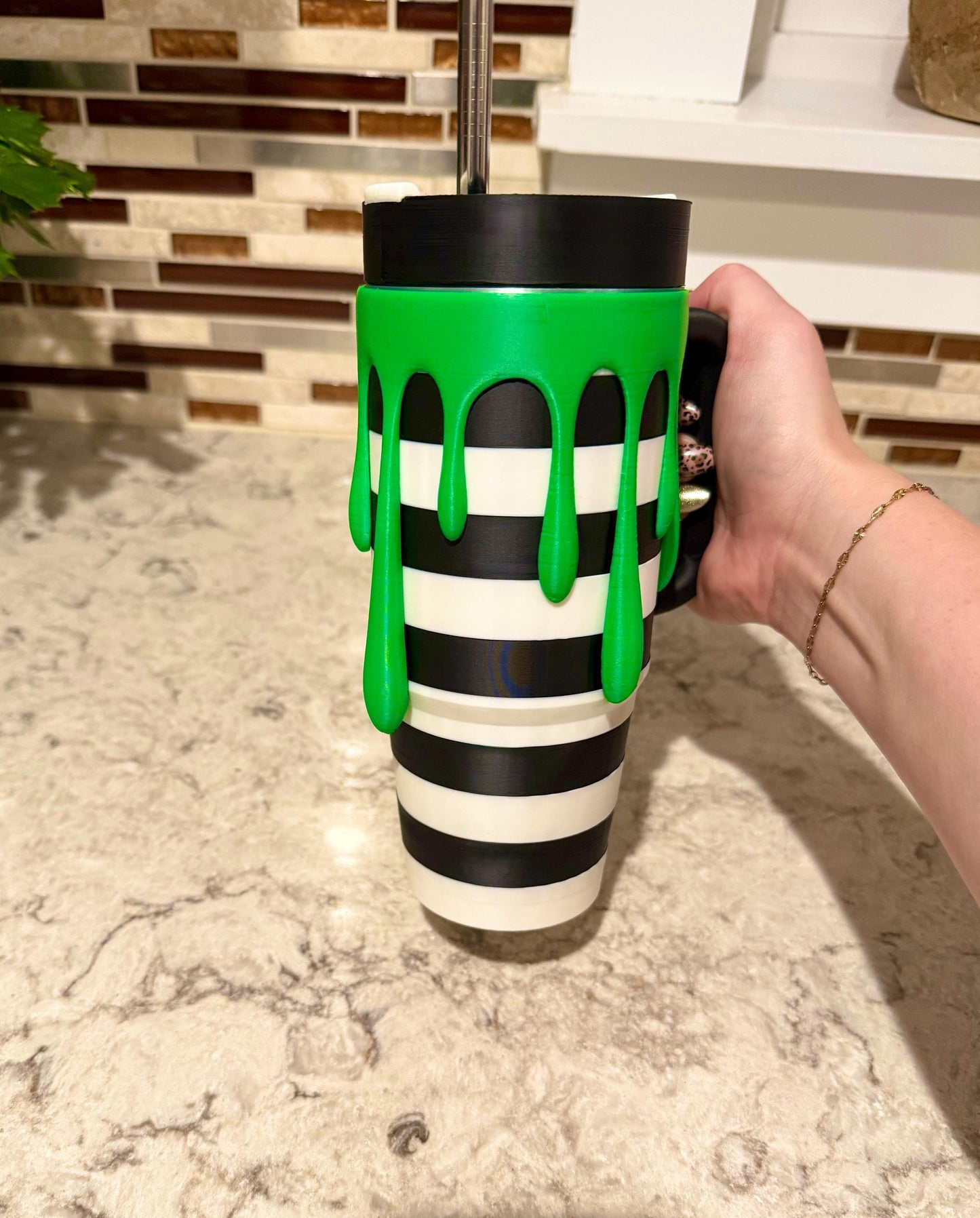 Striped Drip Tumbler Can Holder | Universal Size | STL 3MF | Commercial Use